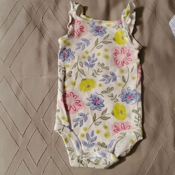 Two Carter's  Infant Girl's Sleeveless Bodysuit Size 6-9 Months - Picture 3 of 12